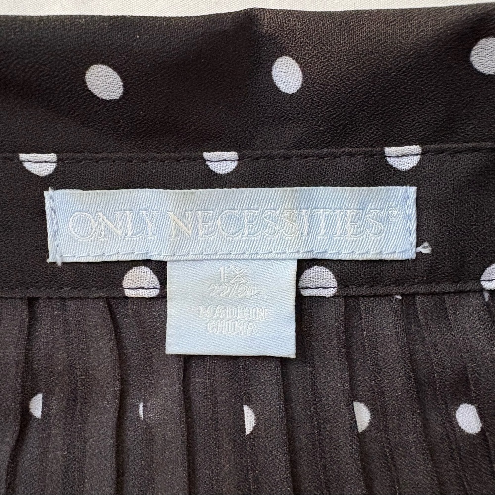 Only Necessities Polka-Dot Pleated Button Sheer Blouse 1X (22/24) - Picture 4 of 5